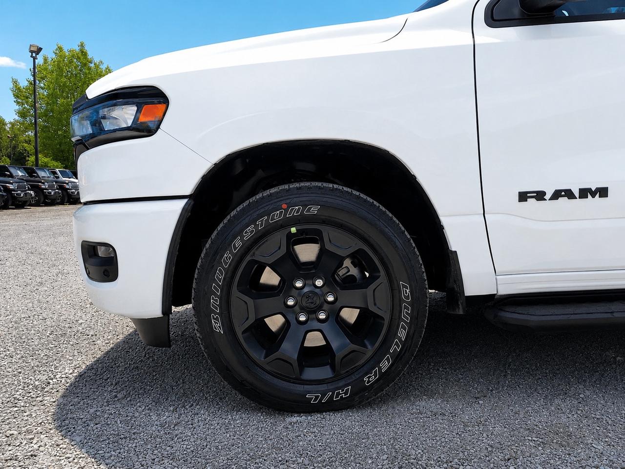 2026 RAM 1500 EXPRESS CREW | 3.0L I-6 | 3.92 | Blackout | TowPkg Photo4