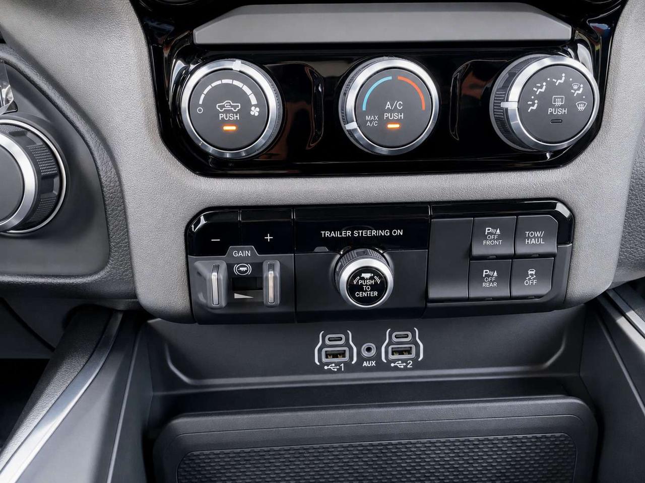 2026 RAM 1500 EXPRESS CREW | 3.0L I-6 | 3.92 | Blackout | TowPkg Photo