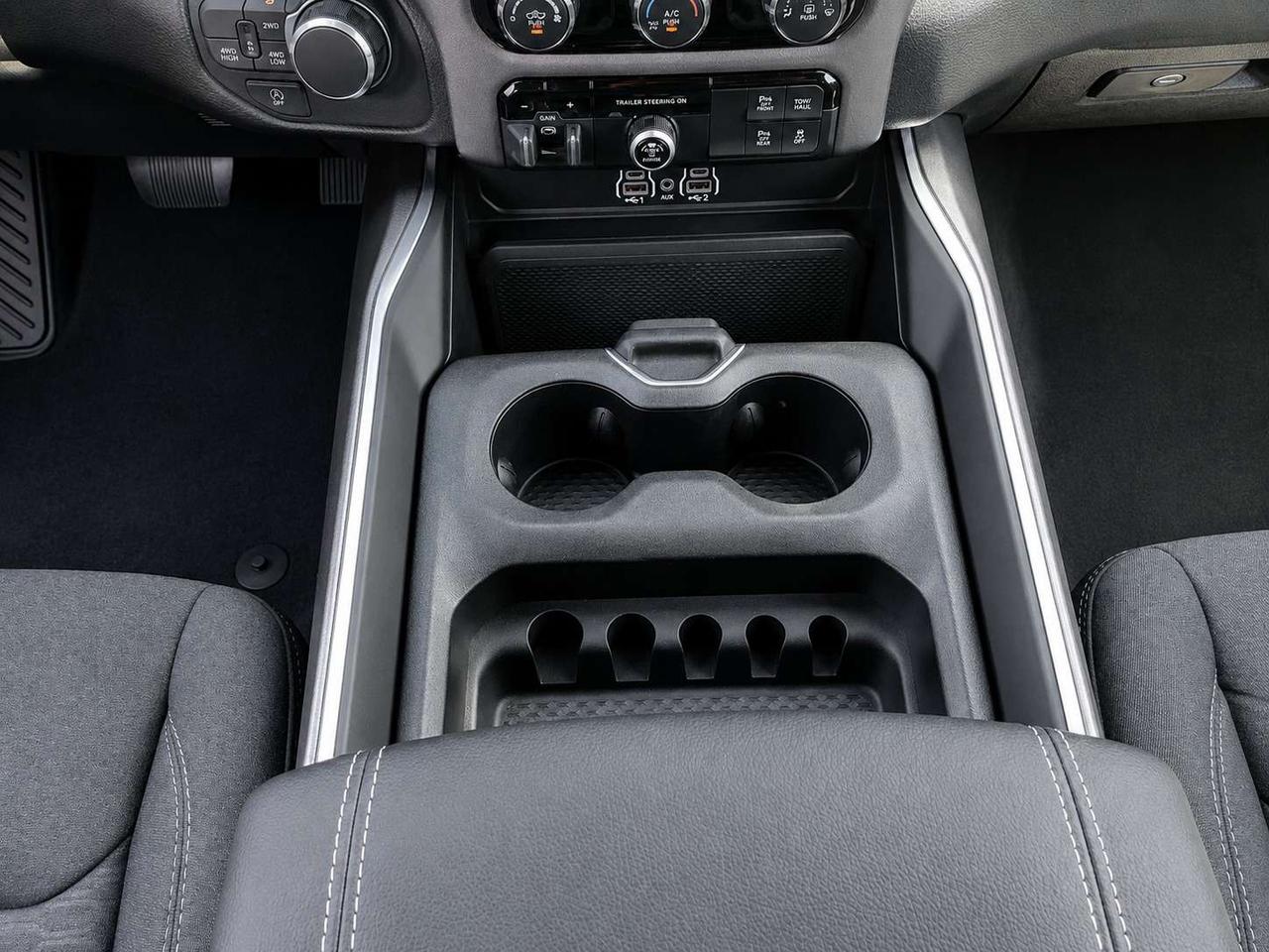 2026 RAM 1500 EXPRESS CREW | 3.0L I-6 | 3.92 | Blackout | TowPkg Photo