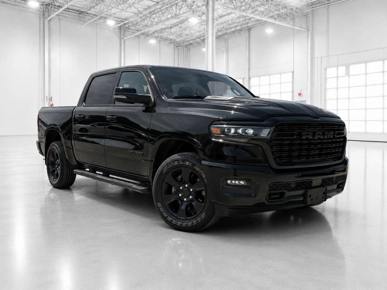 2026 RAM 1500 EXPRESS CREW | 3.0L I-6 | 3.92 | Blackout | TowPkg Photo5