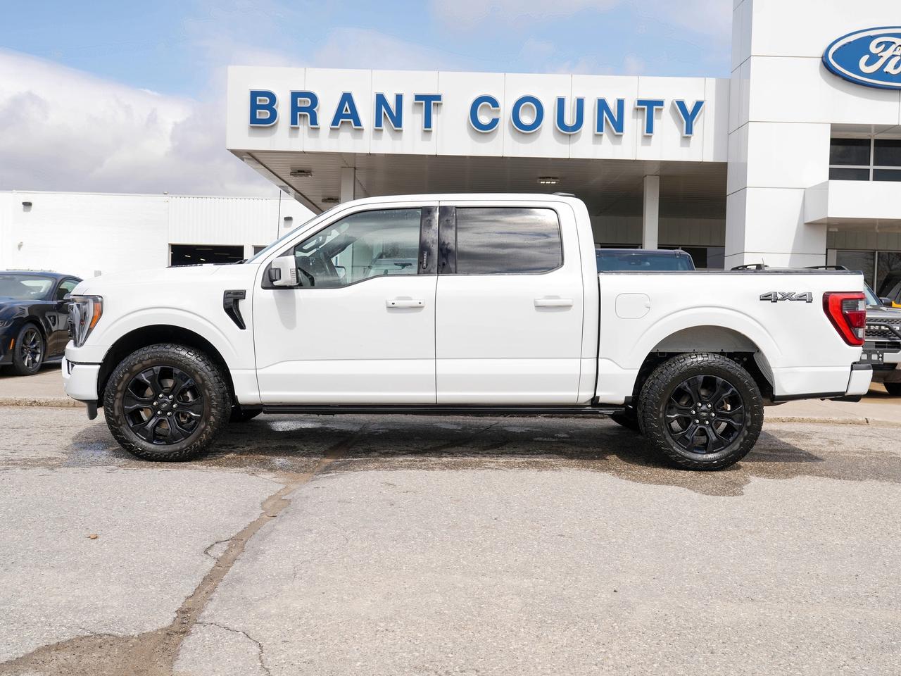 2023 Ford F-150 LARIAT 4WD | LEATHER | PANO ROOF | BLACK PKG Photo2