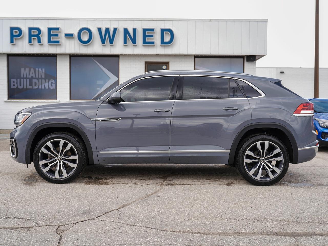2021 Volkswagen Atlas Cross Sport Cross Sport LEATHER | PANO ROOF | COME CHECK US OU Photo