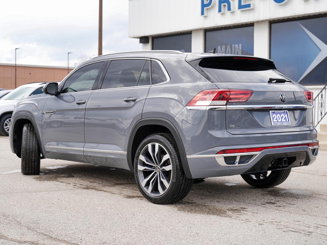2021 Volkswagen Atlas Cross Sport Cross Sport LEATHER | PANO ROOF | COME CHECK US OU Photo3