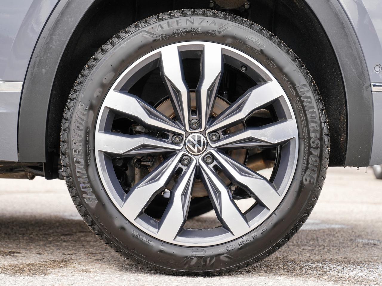 2021 Volkswagen Atlas Cross Sport Cross Sport LEATHER | PANO ROOF | COME CHECK US OU Photo