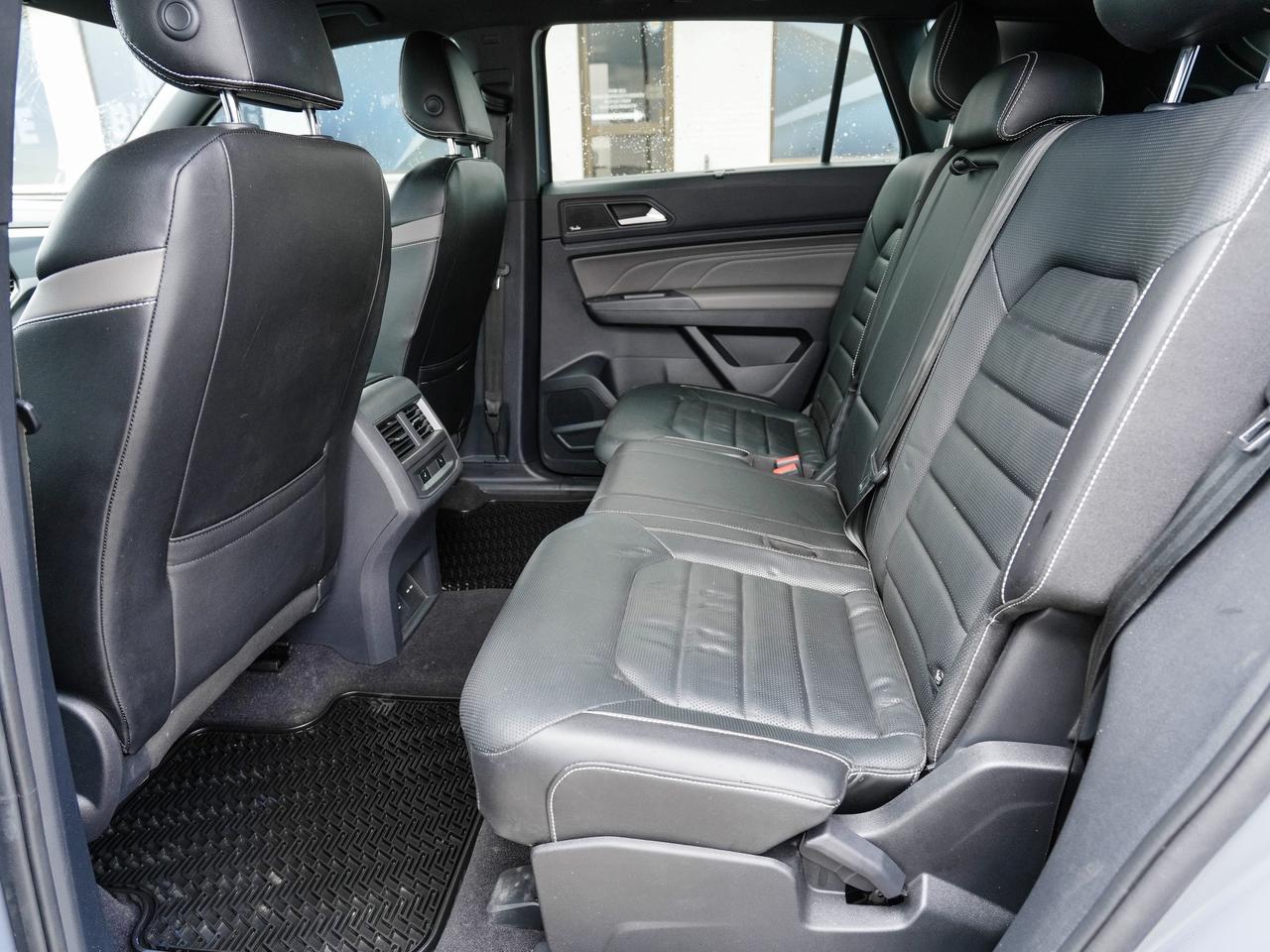 2021 Volkswagen Atlas Cross Sport Cross Sport LEATHER | PANO ROOF | COME CHECK US OU Photo