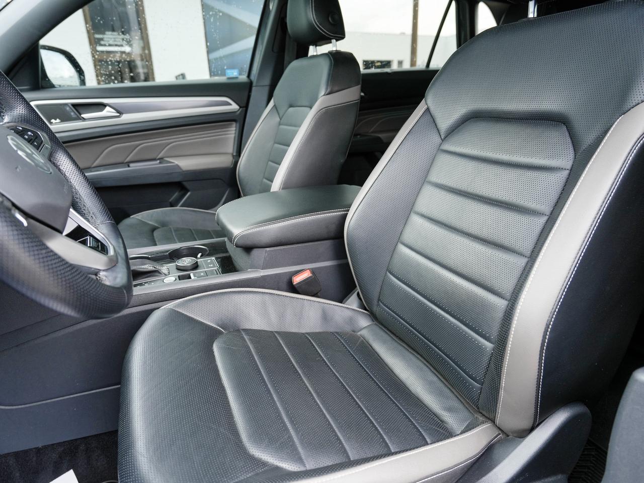 2021 Volkswagen Atlas Cross Sport Cross Sport LEATHER | PANO ROOF | COME CHECK US OU Photo
