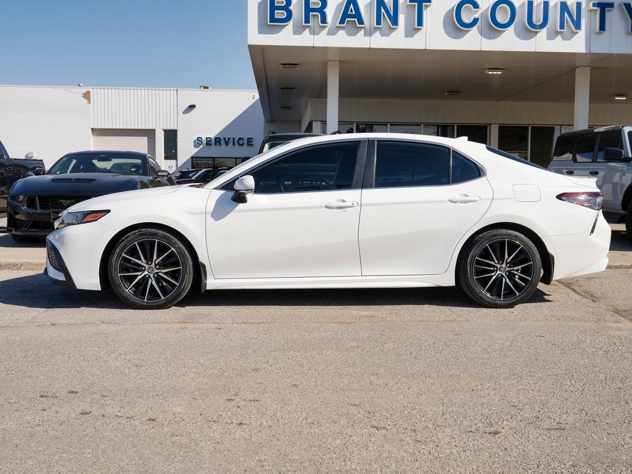 2022 Toyota Camry SE | LEATHER | SUN ROOF |CALL US FOR FULL DETAILS! Photo