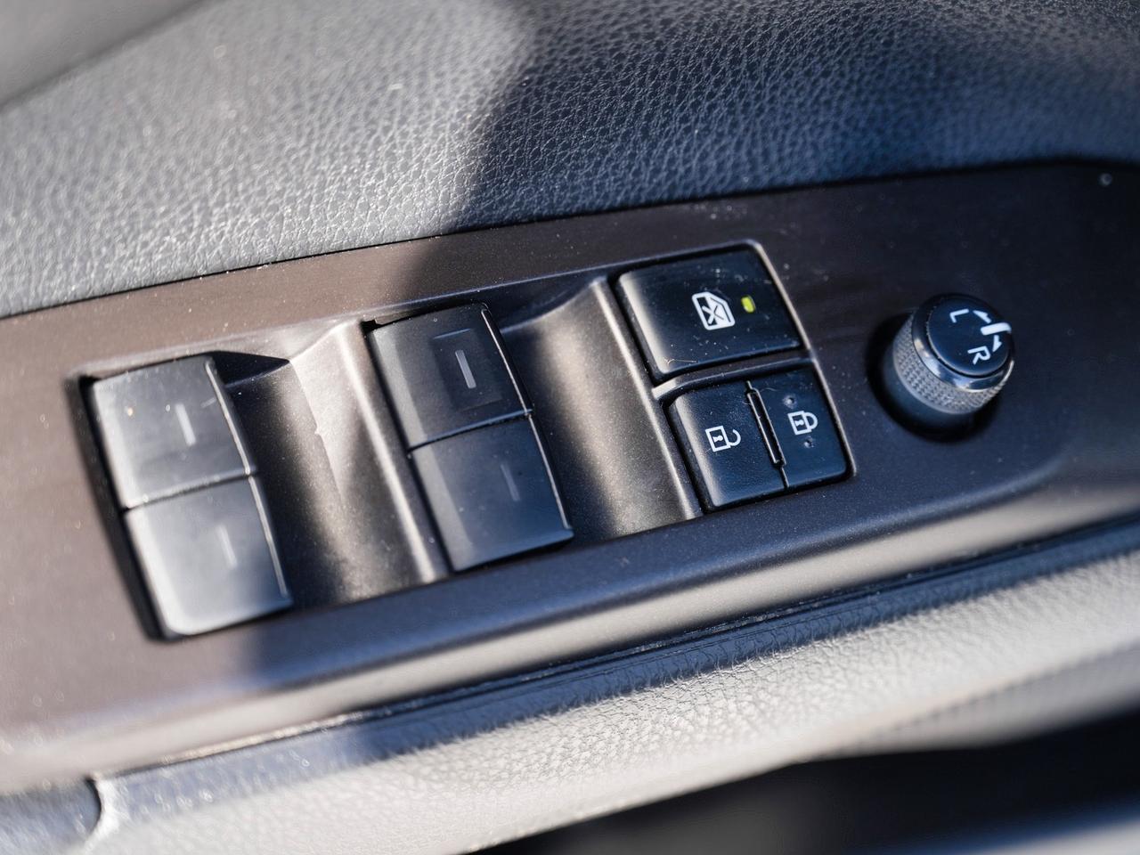 2022 Toyota Camry SE | LEATHER | SUN ROOF |CALL US FOR FULL DETAILS! Photo