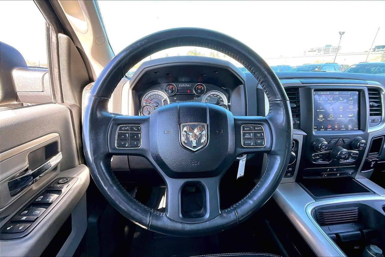 2019 RAM 1500 Classic SLT Crew | Heated Leather | Sunroof | NAV | 4X4 Photo4