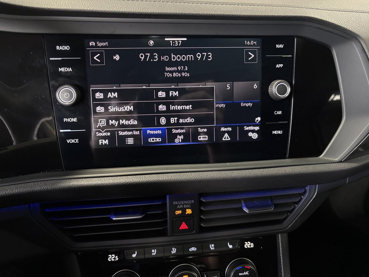 2024 Volkswagen Jetta Highline|NAV|ALLOYS|AMBIENT|BEATSAUDIO|LEATHER|+++ Photo