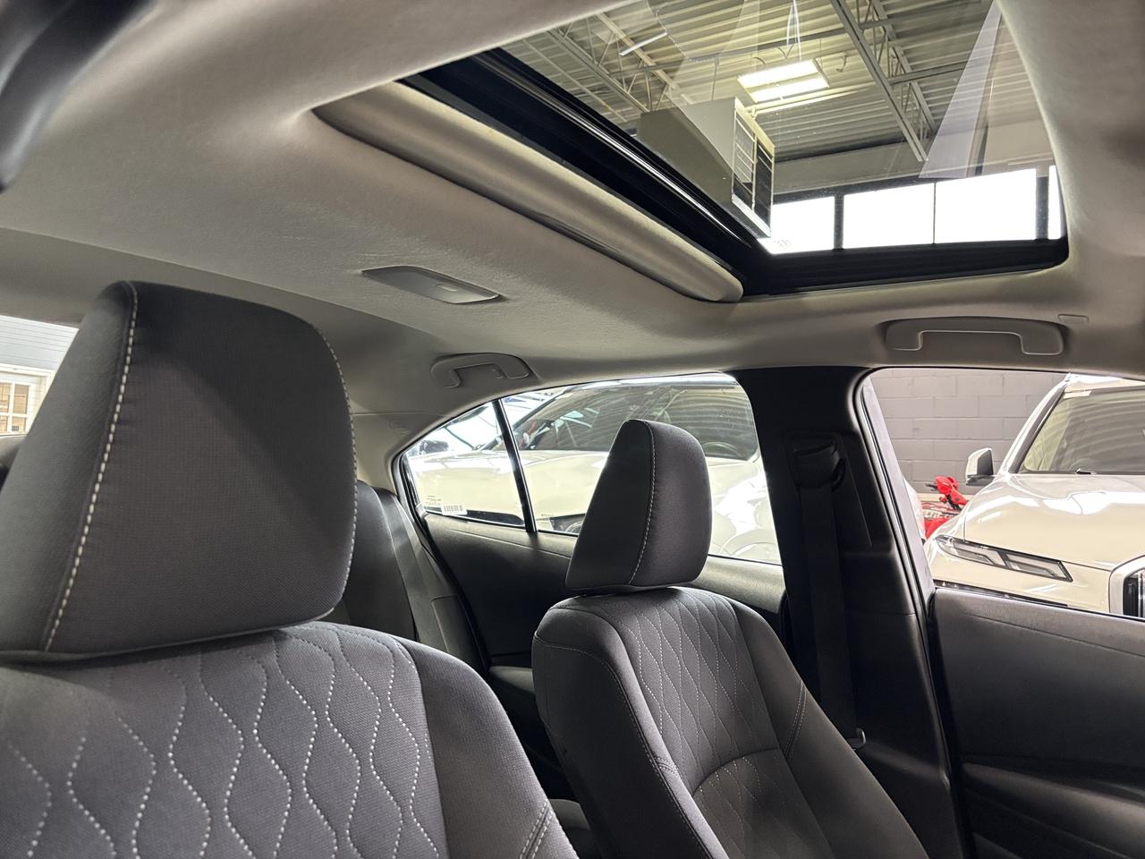 2025 Toyota Corolla LE CVT|ALLOYS|SUNROOF|WIRELESSCHARGING|HEATSTEER|+ Photo