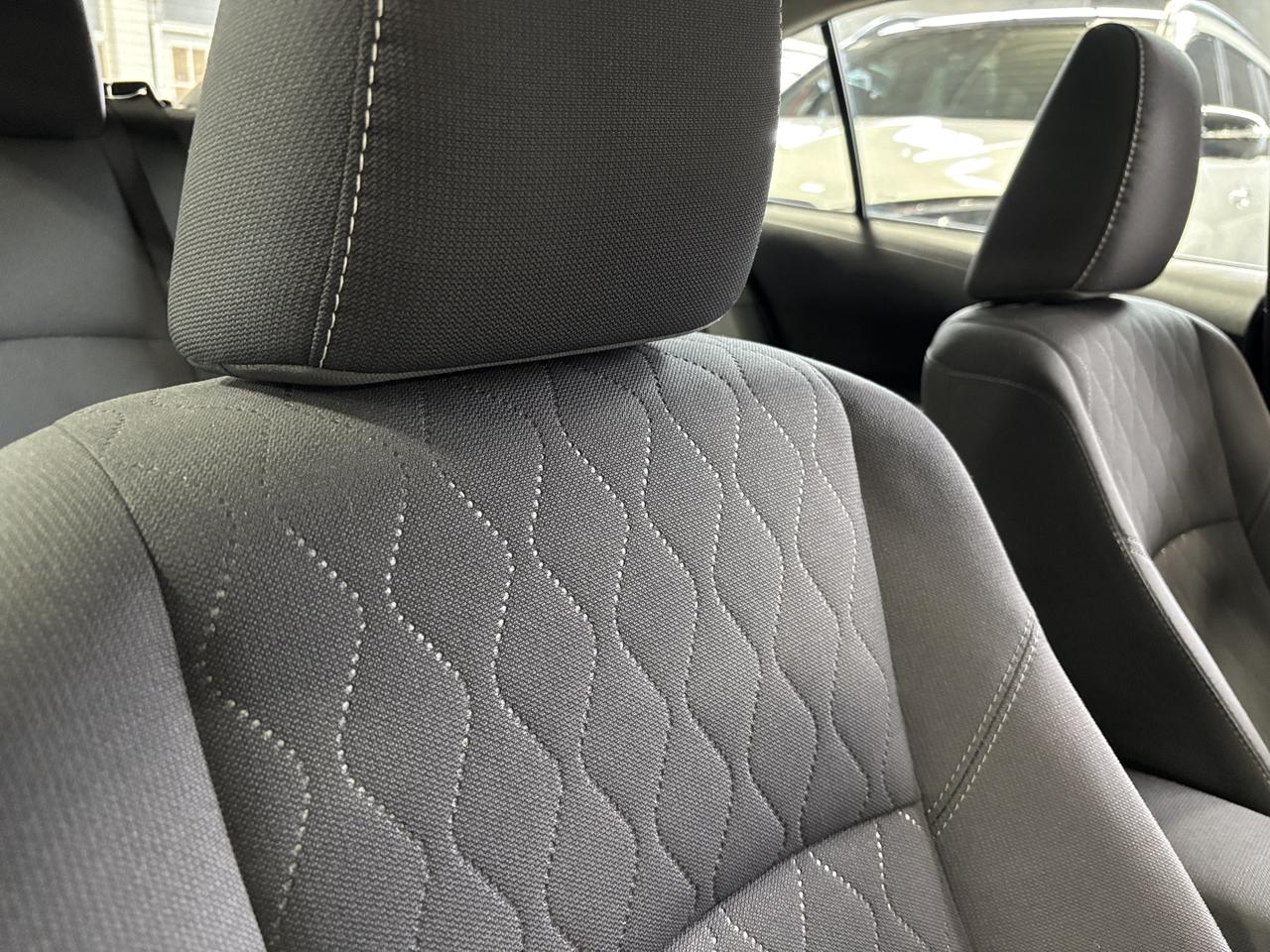 2025 Toyota Corolla LE CVT|ALLOYS|SUNROOF|WIRELESSCHARGING|HEATSTEER|+ Photo