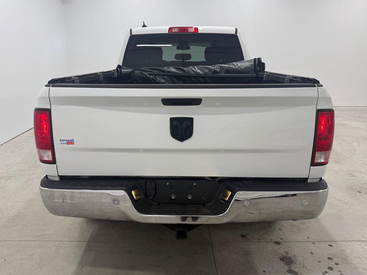 2022 RAM 1500 Classic SLT Photo4