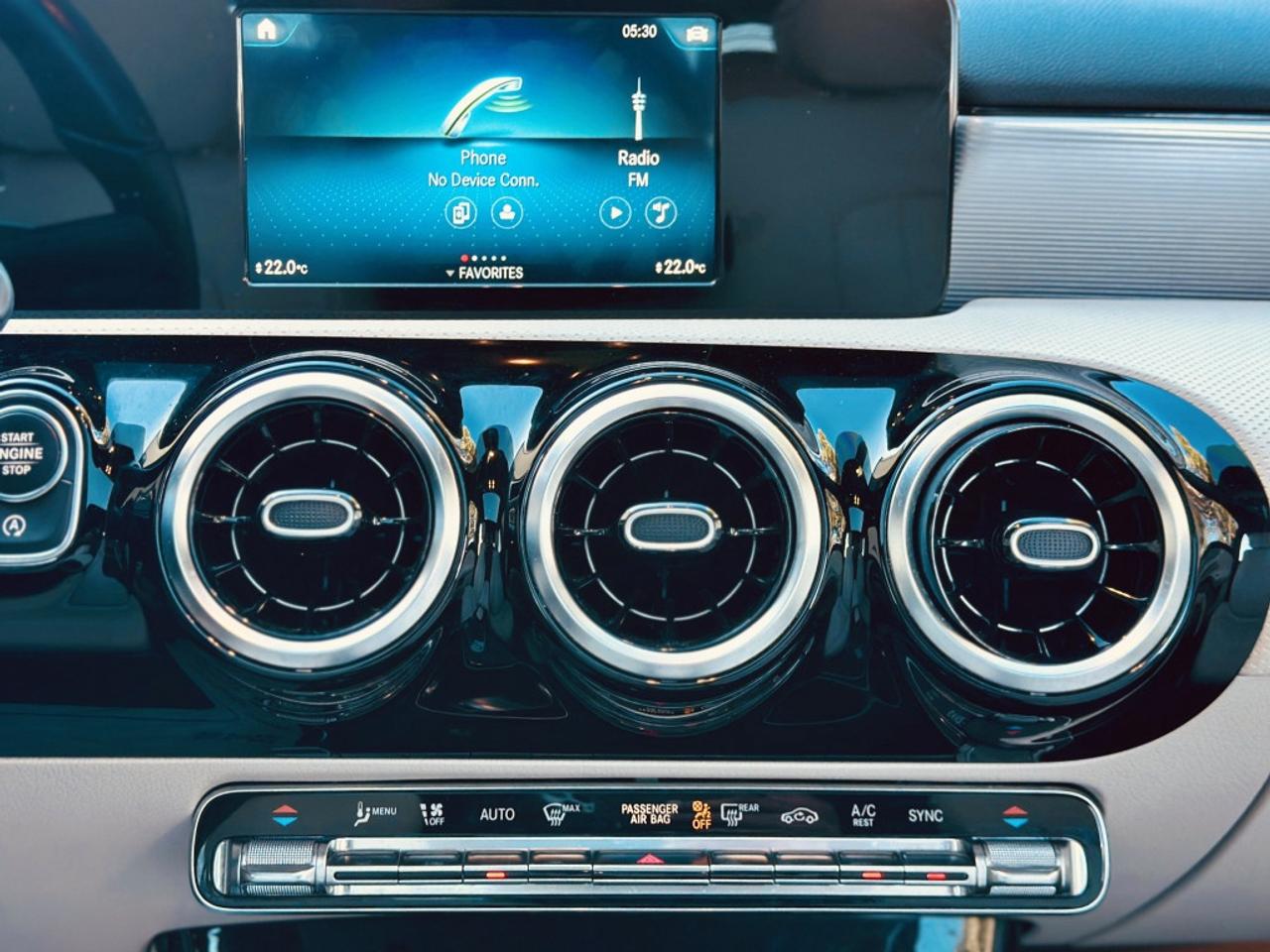 2020 Mercedes-Benz A-Class A 220 Sedan 4MATIC AWD Photo