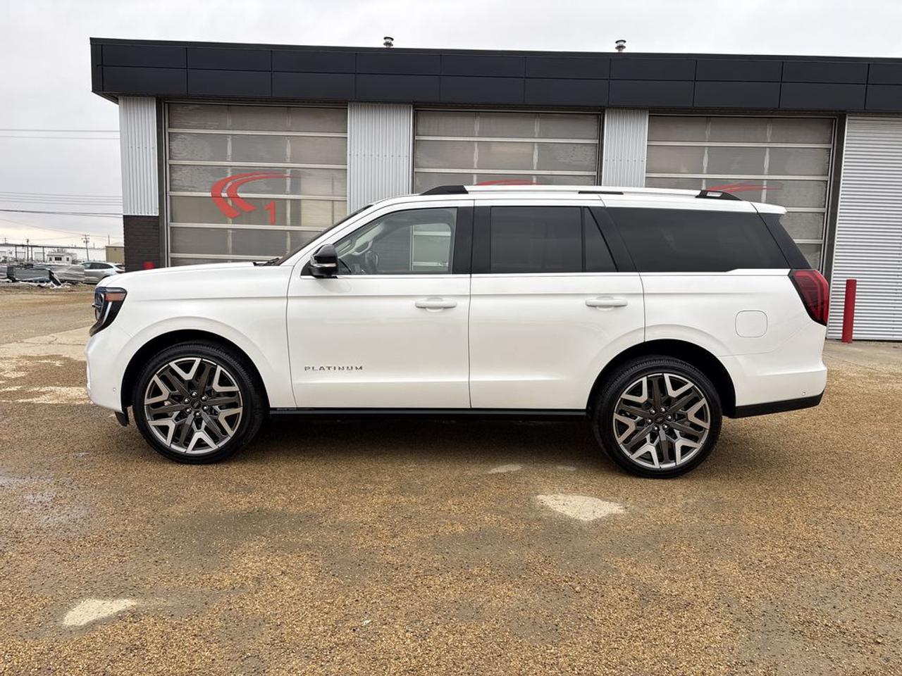 2025 Ford Expedition Platinum Photo3