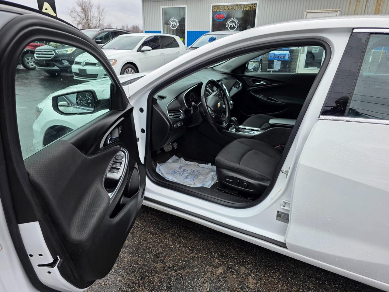 2018 Chevrolet Malibu LT Photo