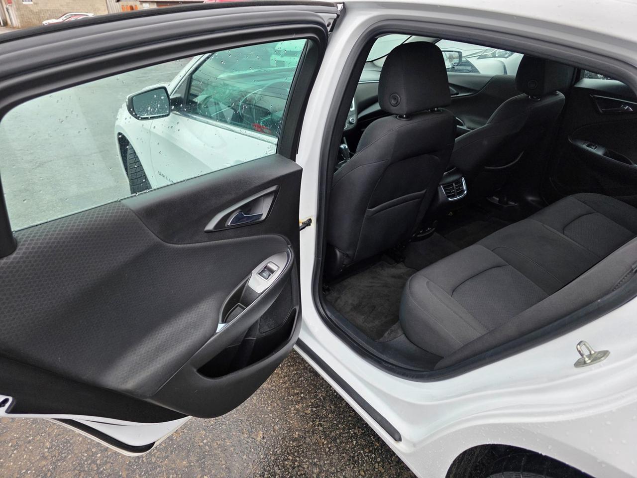 2018 Chevrolet Malibu LT Photo