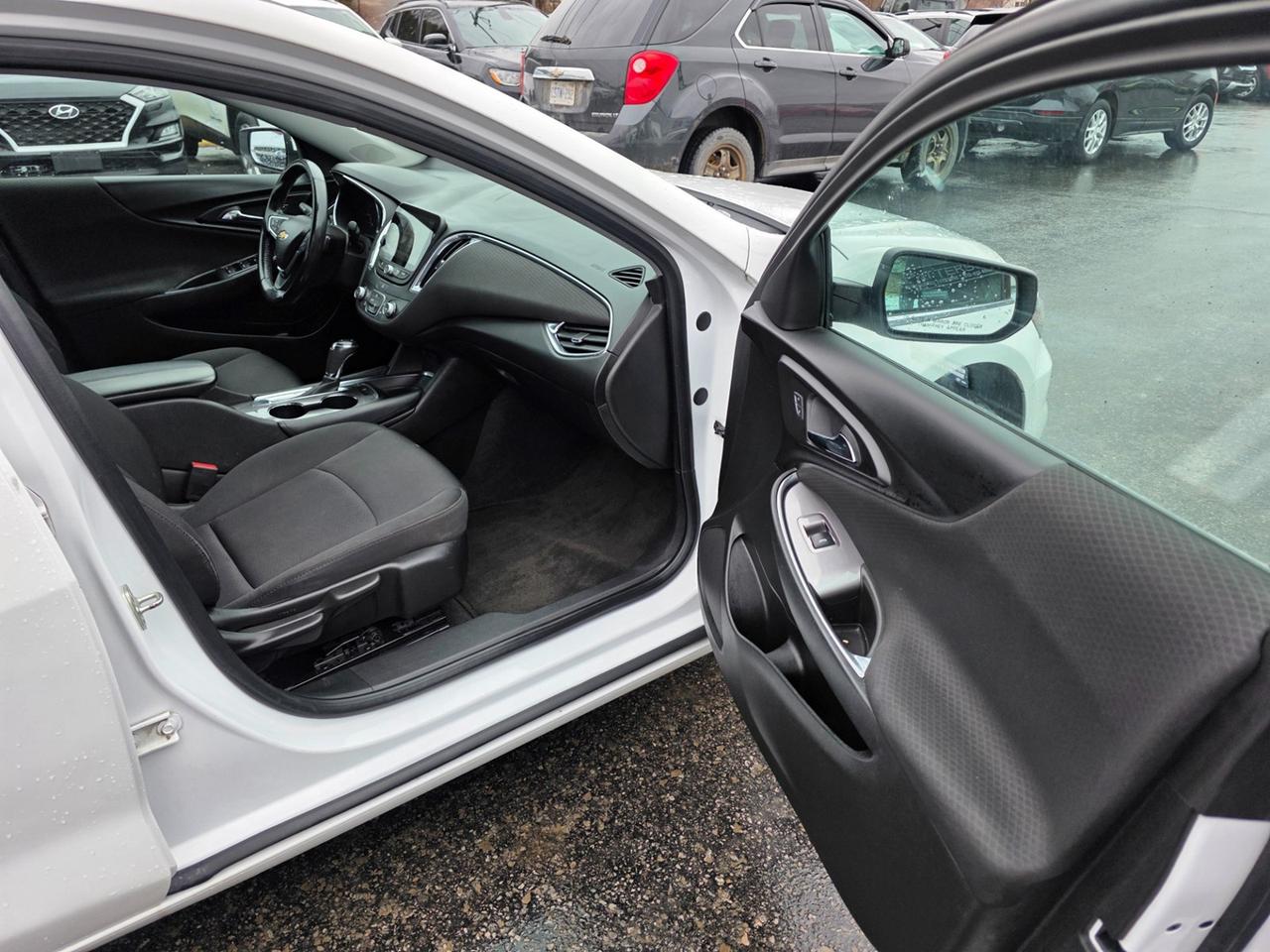 2018 Chevrolet Malibu LT Photo