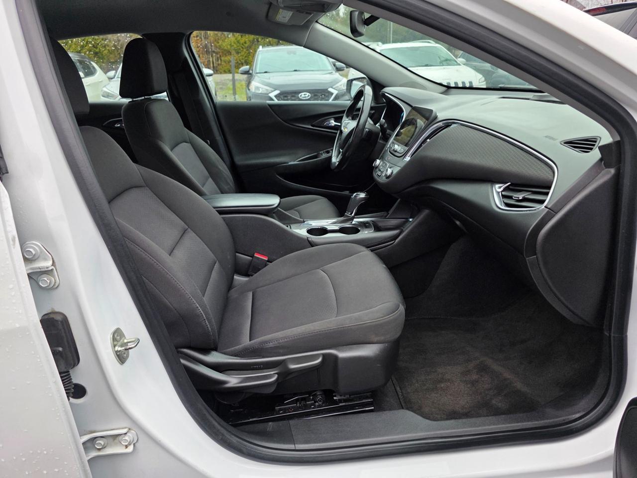 2018 Chevrolet Malibu LT Photo