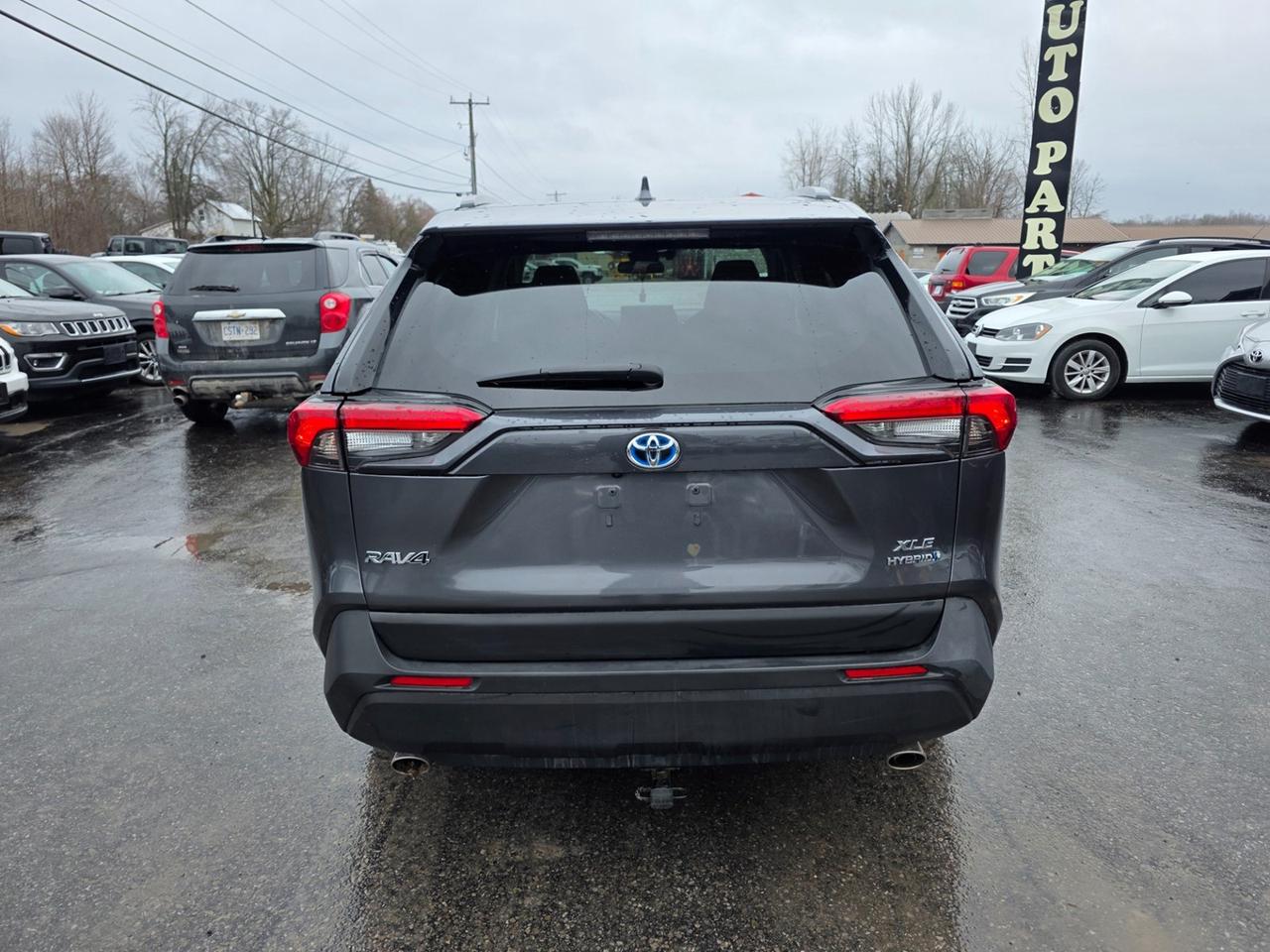 2022 Toyota RAV4 Hybrid XLE Photo