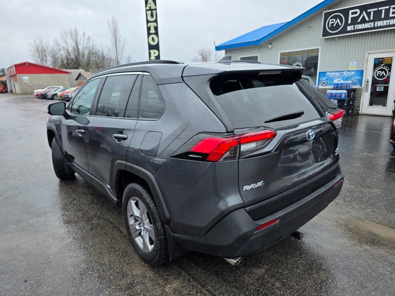 2022 Toyota RAV4 Hybrid XLE Photo