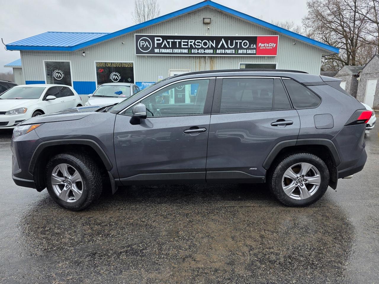 2022 Toyota RAV4 Hybrid XLE Photo
