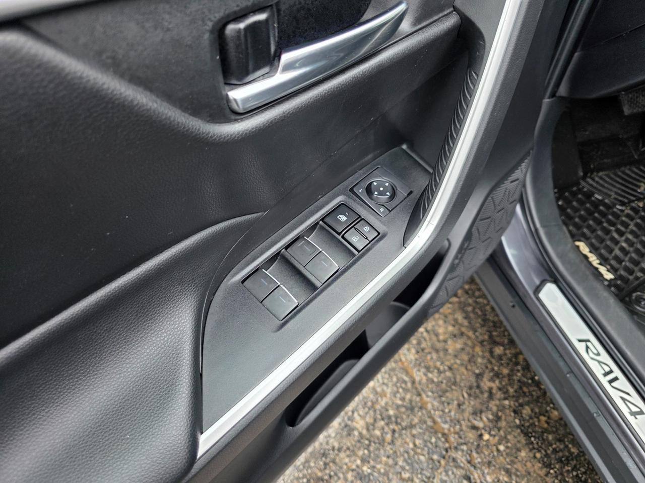 2022 Toyota RAV4 Hybrid XLE Photo