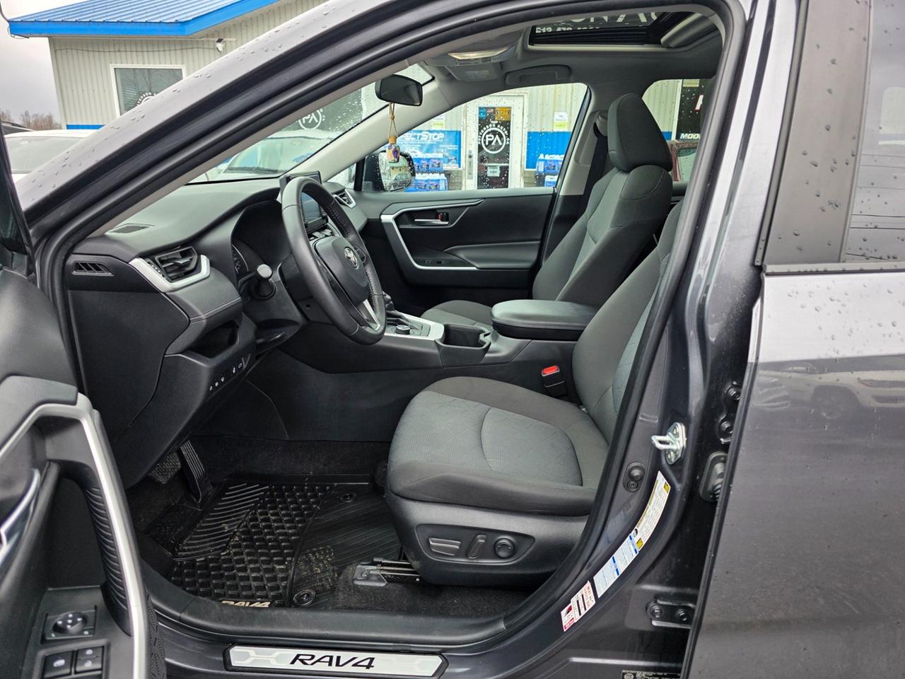 2022 Toyota RAV4 Hybrid XLE Photo