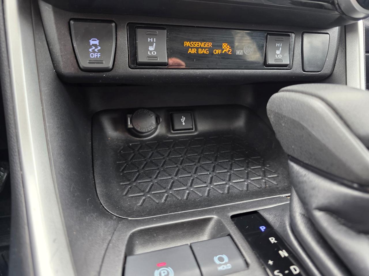 2022 Toyota RAV4 Hybrid XLE Photo