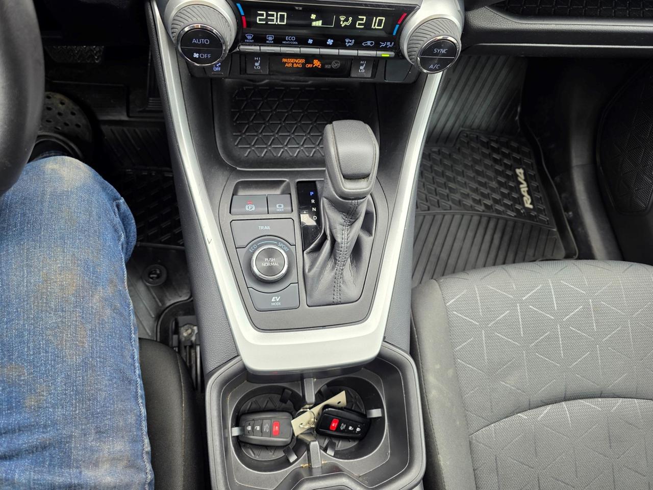 2022 Toyota RAV4 Hybrid XLE Photo