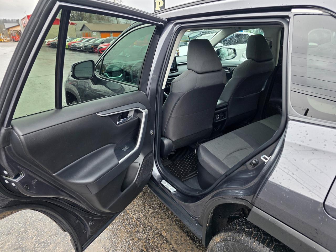 2022 Toyota RAV4 Hybrid XLE Photo