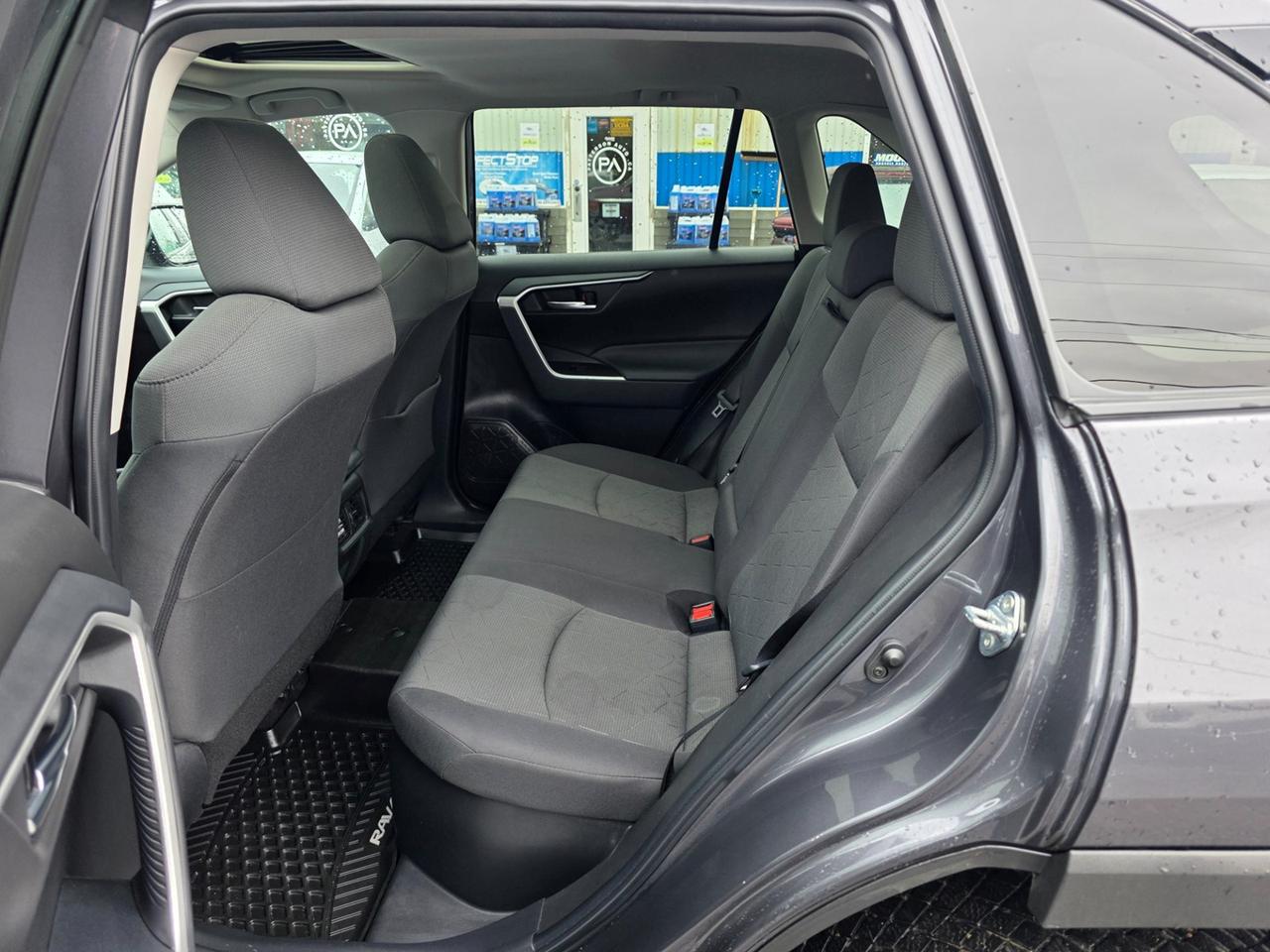 2022 Toyota RAV4 Hybrid XLE Photo