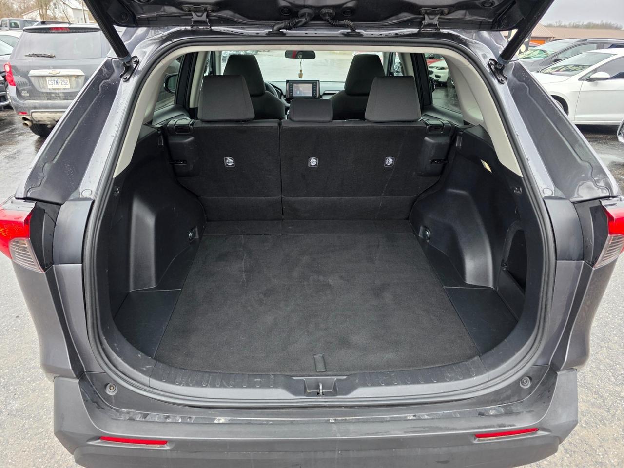 2022 Toyota RAV4 Hybrid XLE Photo