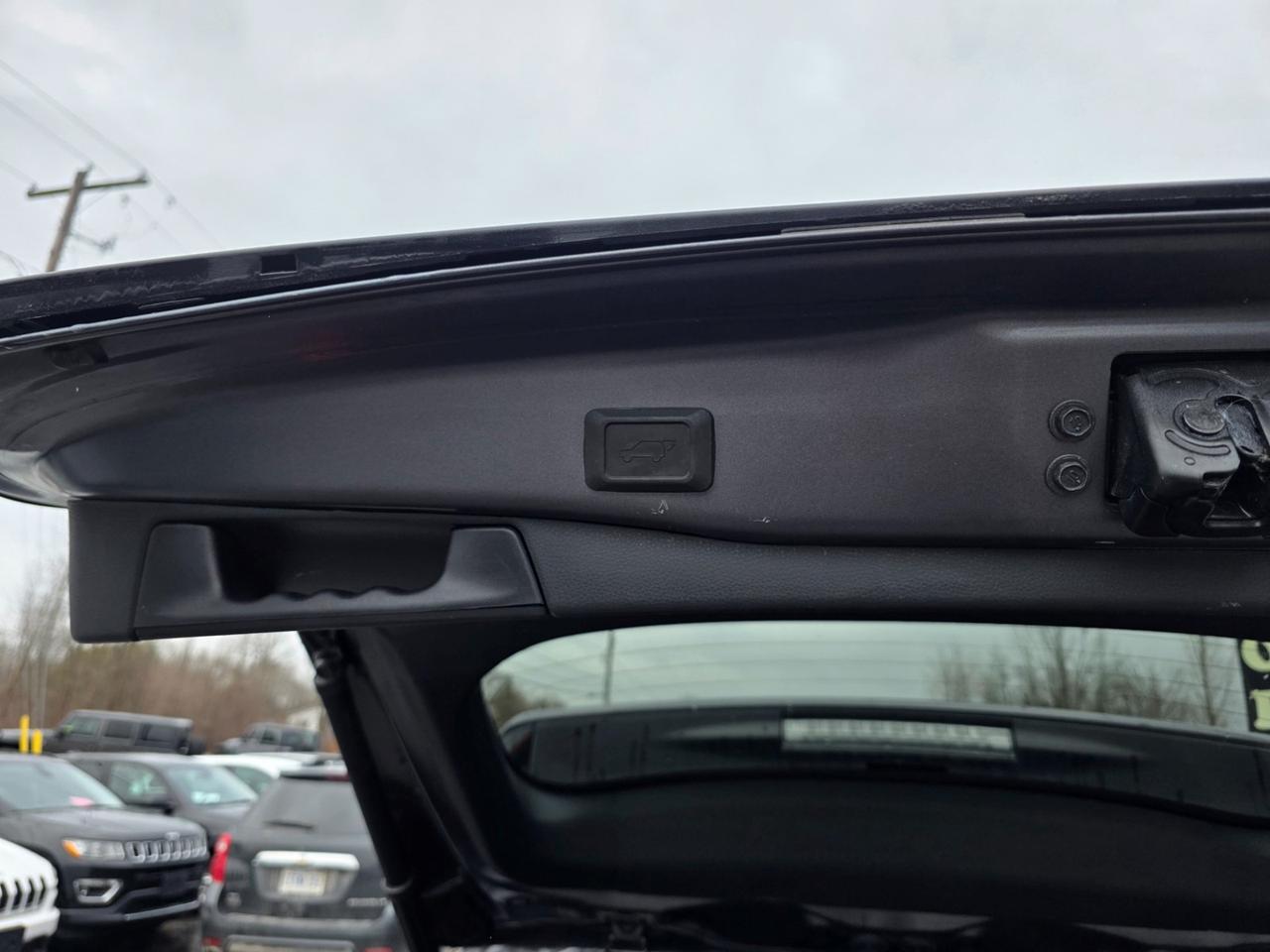 2022 Toyota RAV4 Hybrid XLE Photo