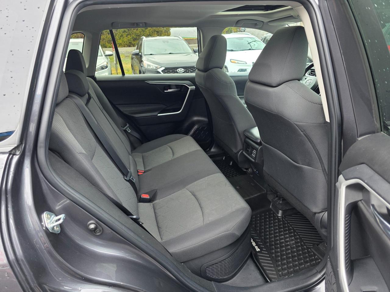 2022 Toyota RAV4 Hybrid XLE Photo