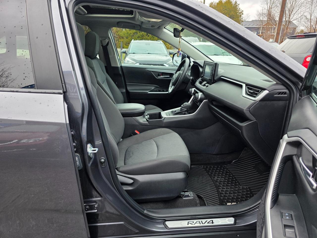 2022 Toyota RAV4 Hybrid XLE Photo