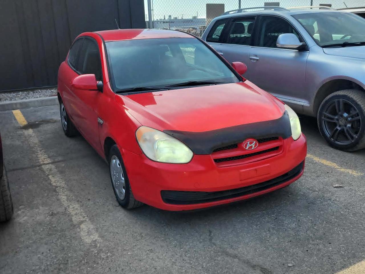 Hyundai Accent 2007 plaquable, voiture économique, idéale comme projet ou pour quelquun en mécanique. Problèmes connus : Perte dexhaust Lumière Check Engine allumée Bruit dans la colonne de direction Points positifs : Modèle économique en essence Coûts de réparation généralement abordables Plaquable Prix ajusté selon létat Garantie moteur, transmisison et frame