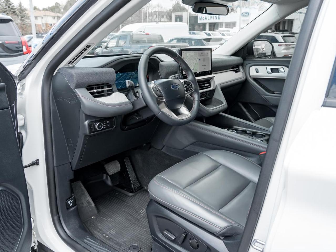 2025 Ford Explorer Active Photo