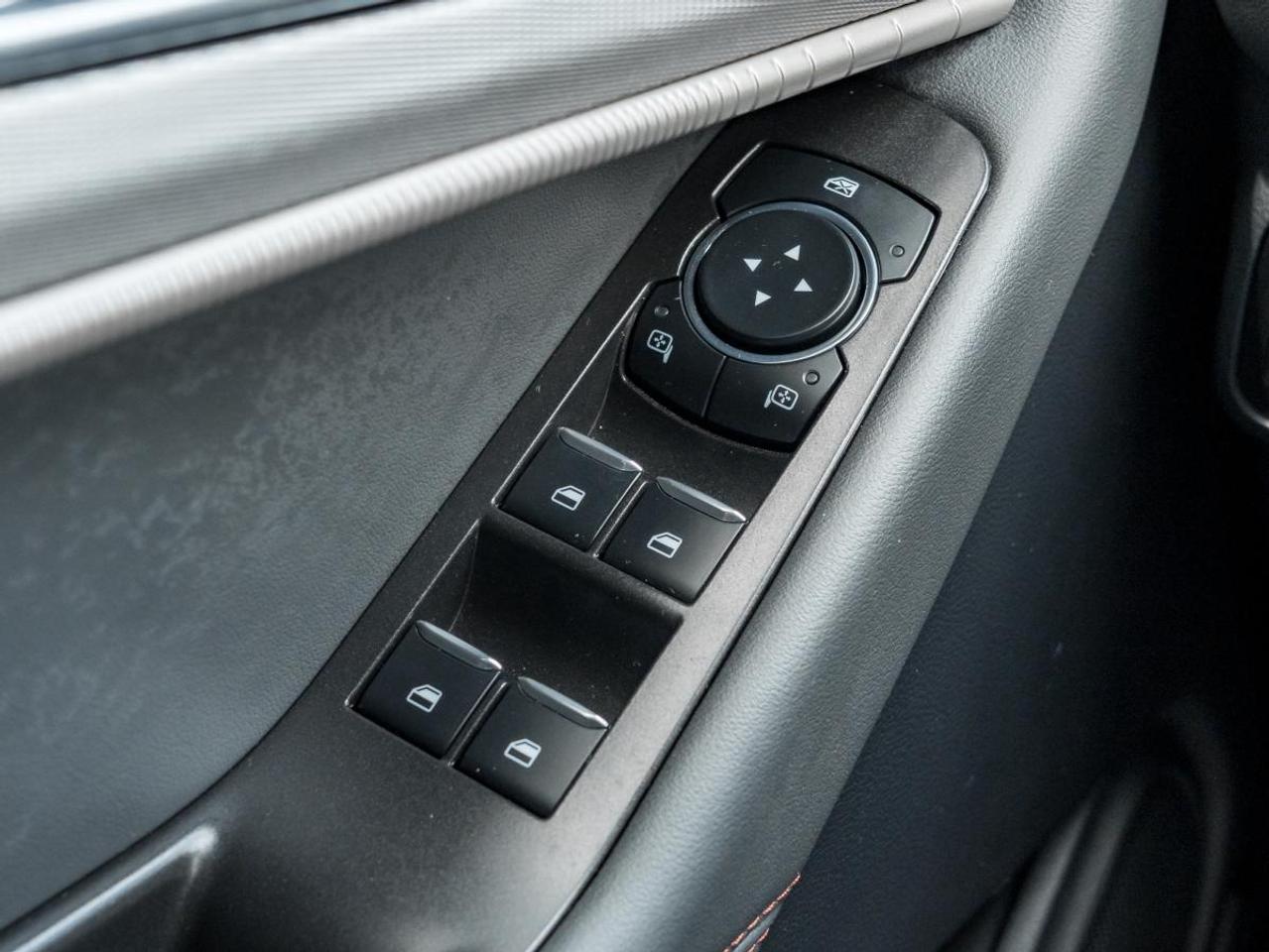 2025 Ford Explorer Active Photo