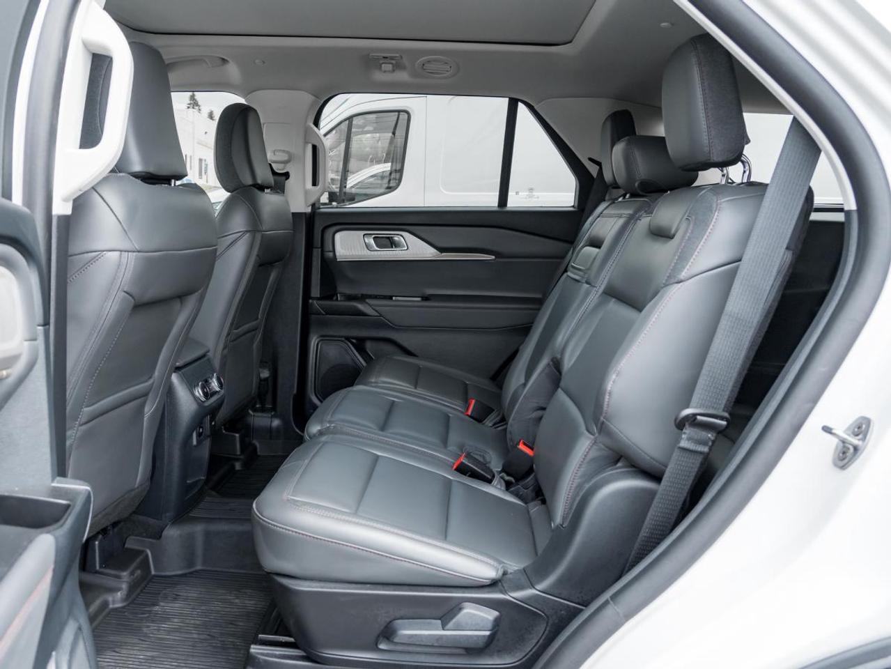 2025 Ford Explorer Active Photo