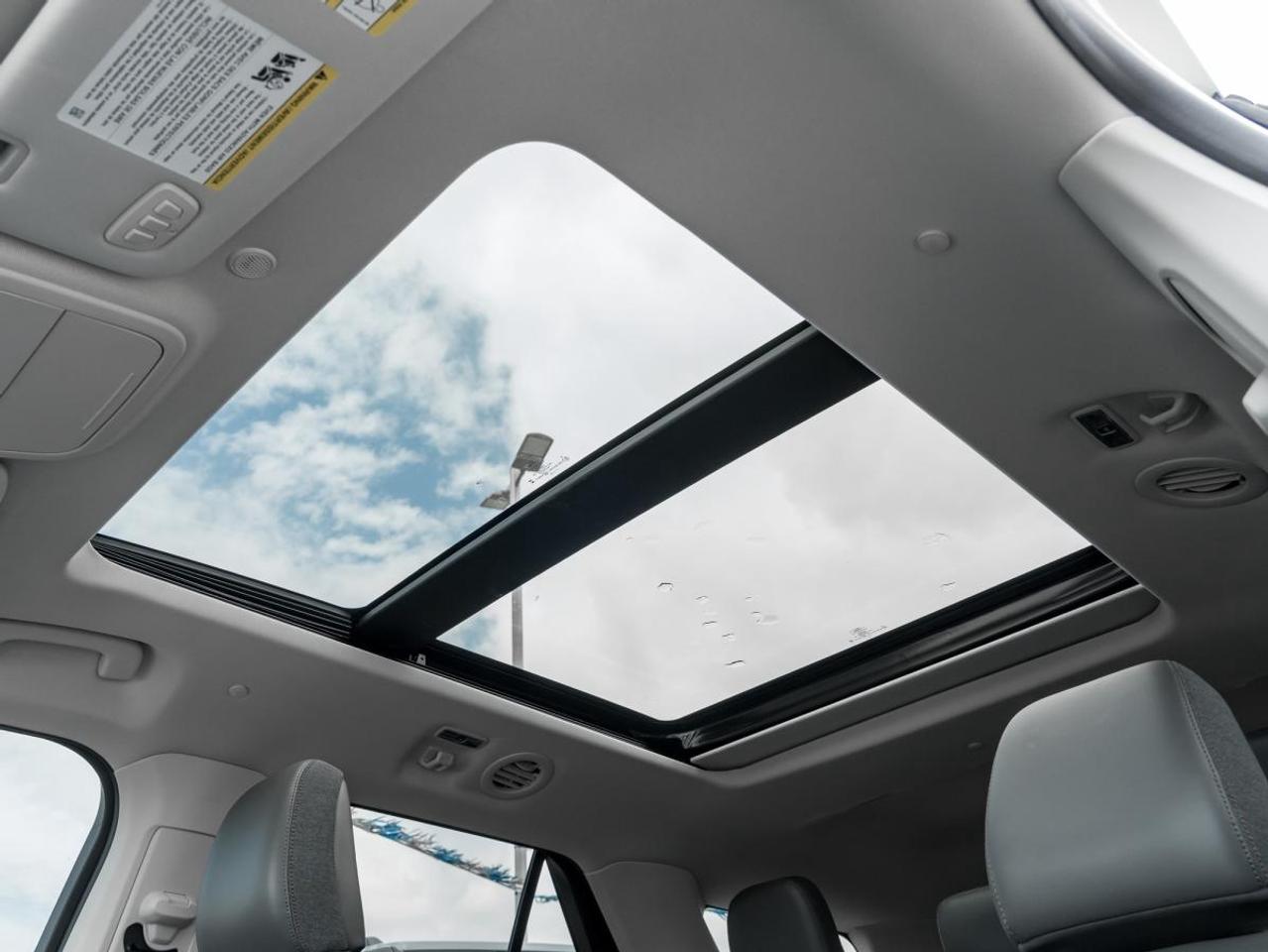 2025 Ford Explorer Active Photo