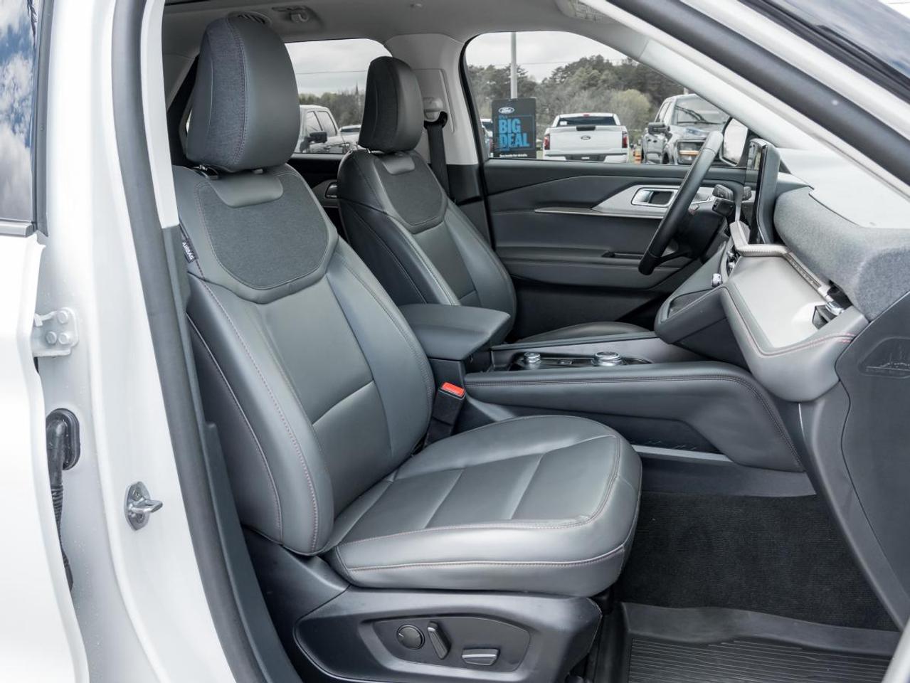 2025 Ford Explorer Active Photo