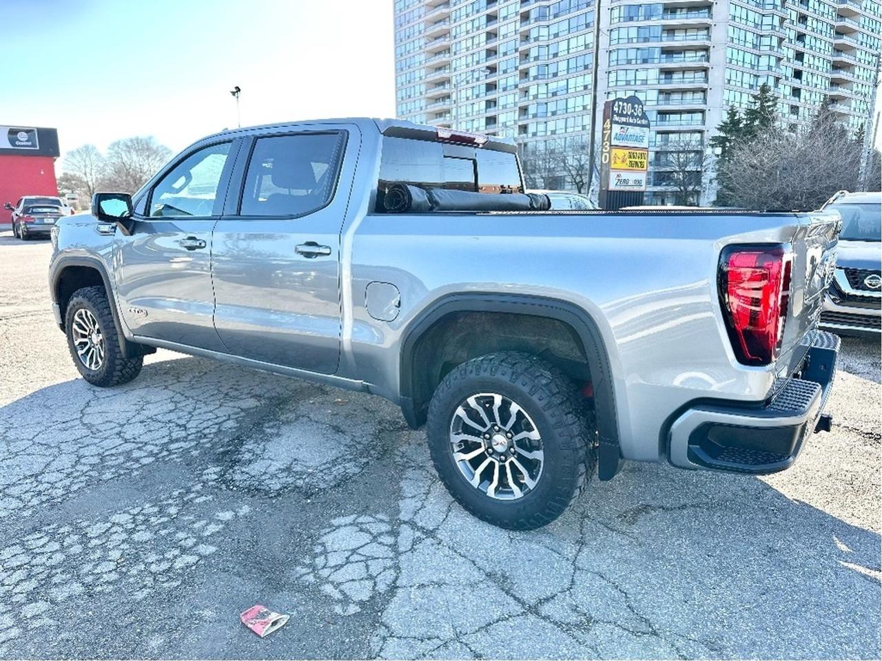 2023 GMC Sierra 1500 AT4 Photo2
