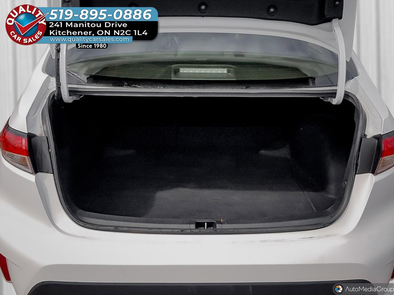 2024 Toyota Corolla LE *HYBRID* Photo