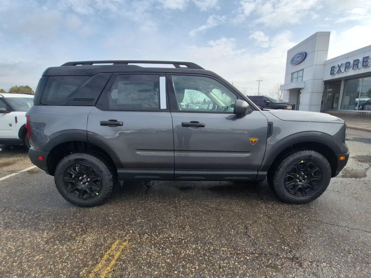 2026 Ford Bronco Sport BADLANDS, MOONROOF, TECH PKG, TERRAIN MGMT Photo