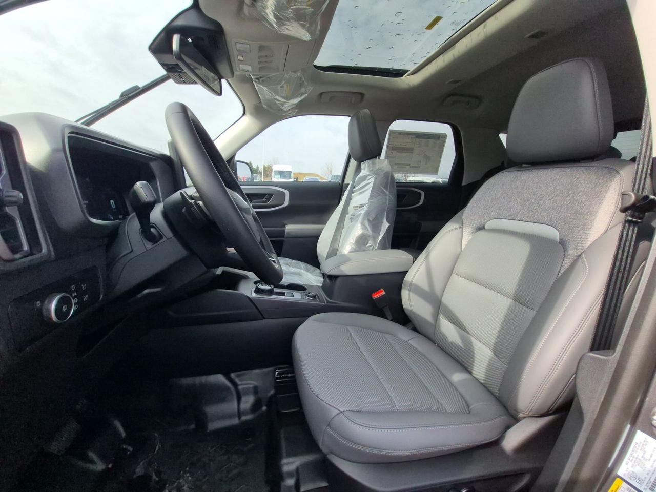 2026 Ford Bronco Sport BADLANDS, MOONROOF, TECH PKG, TERRAIN MGMT Photo