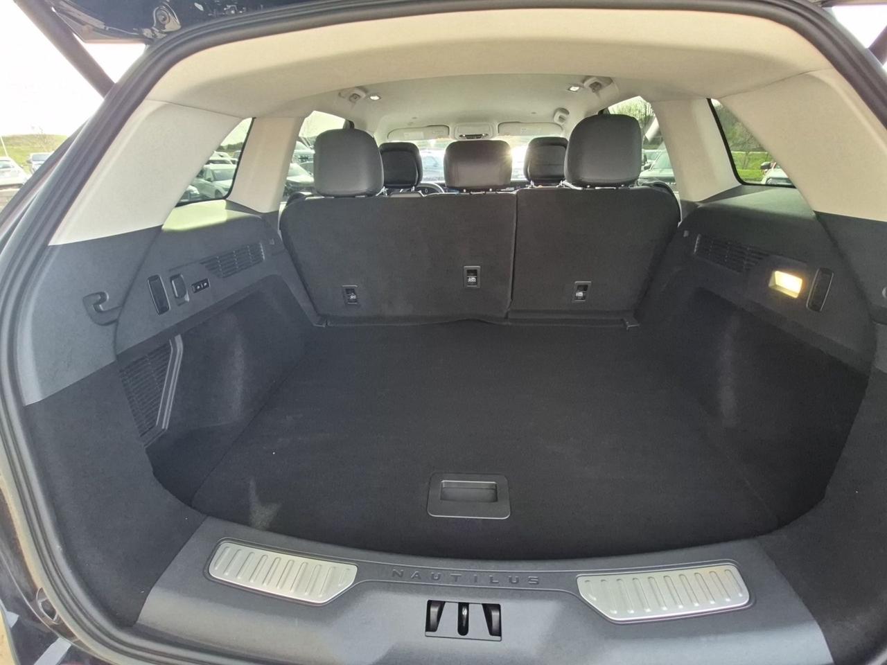 2025 Lincoln Nautilus AWD, GREAT ON GAS, 19" RIMS, NICELY EQUIPPED! Photo