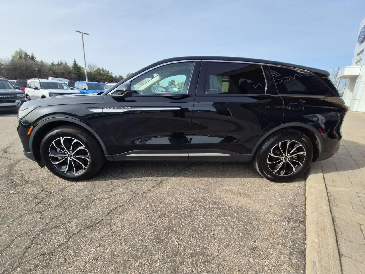 2025 Lincoln Nautilus AWD, GREAT ON GAS, 19" RIMS, NICELY EQUIPPED! Photo