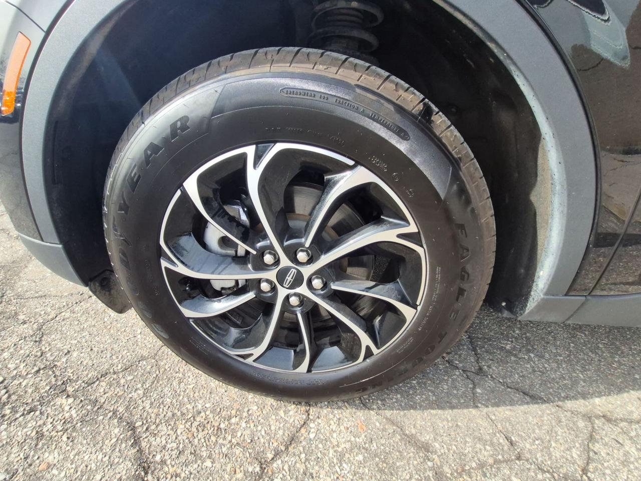 2025 Lincoln Nautilus AWD, GREAT ON GAS, 19" RIMS, NICELY EQUIPPED! Photo