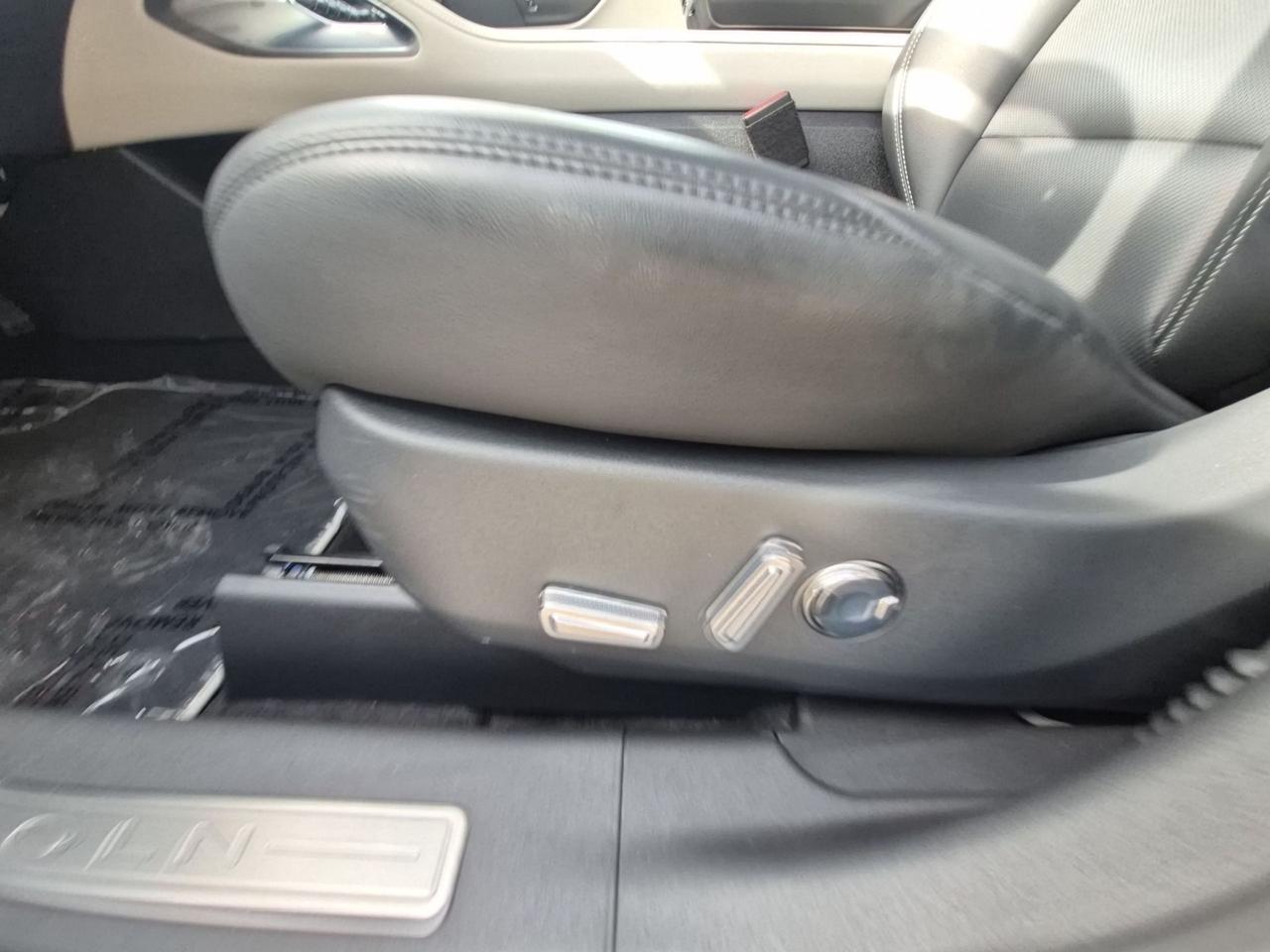 2025 Lincoln Nautilus AWD, GREAT ON GAS, 19" RIMS, NICELY EQUIPPED! Photo